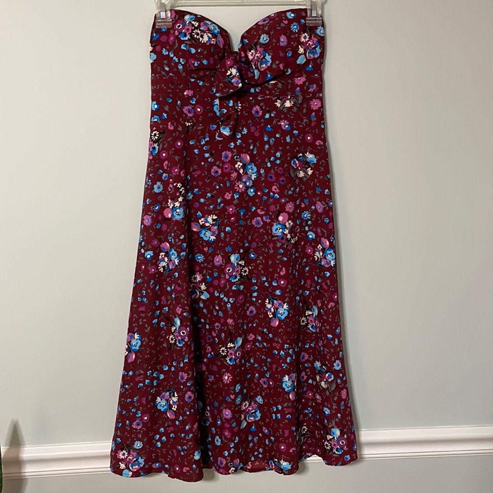 Strapless maroon and blue floral with bow. Lulu’s brand, size small. MIDI length